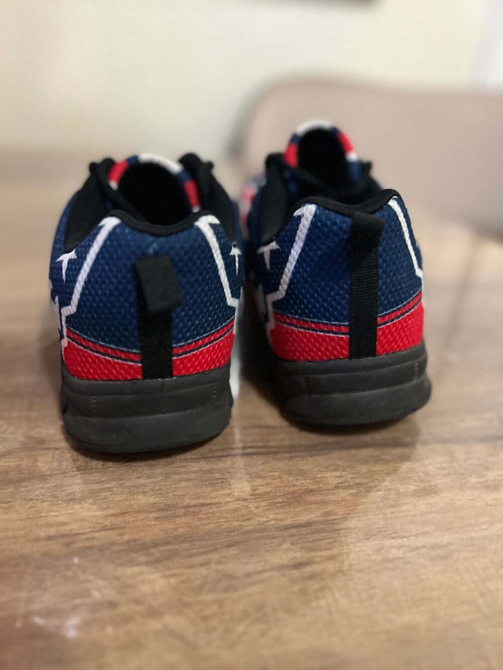 New England Patriots Red Running Shoes Sneakers Men's 7 Women's 9 - Picture 2 of 7